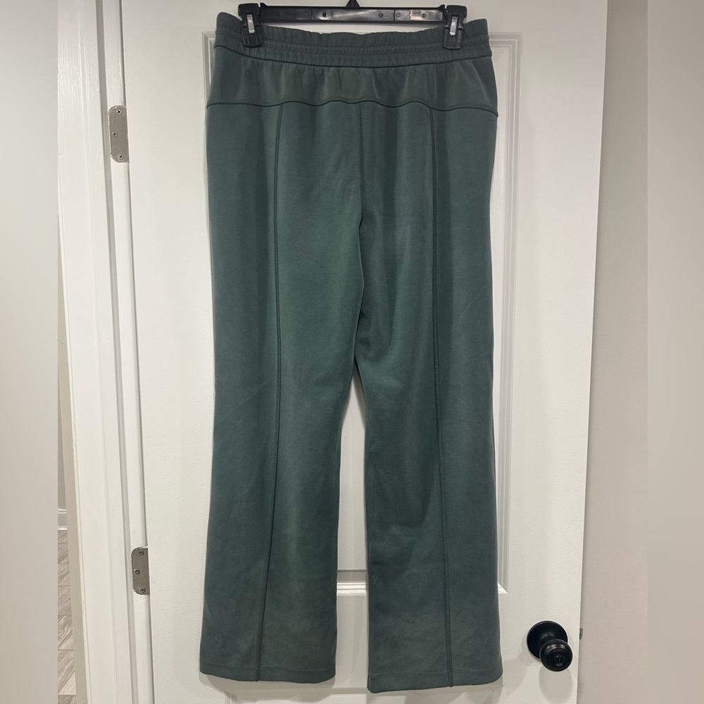 Lululemon Softstreme High-Rise Pant in Dark Forest Colorway - Picture 9 of 12